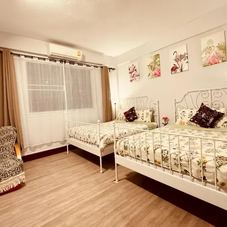 Baan Nampetch Hostel